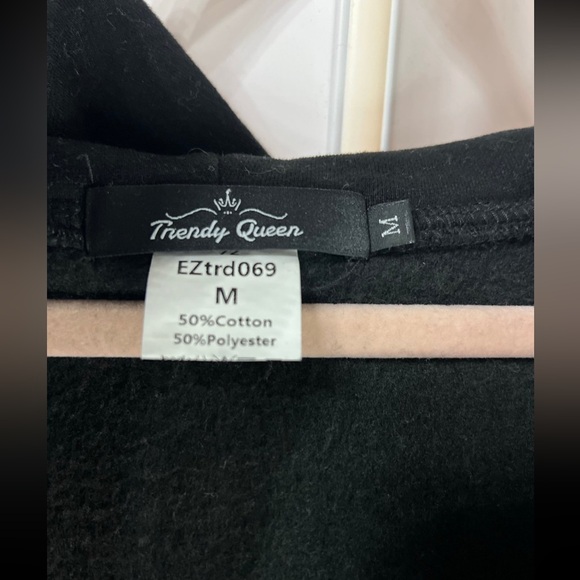 NWOT trendy Queen half zip cropped sweatshirt black medium - Picture 2 of 3